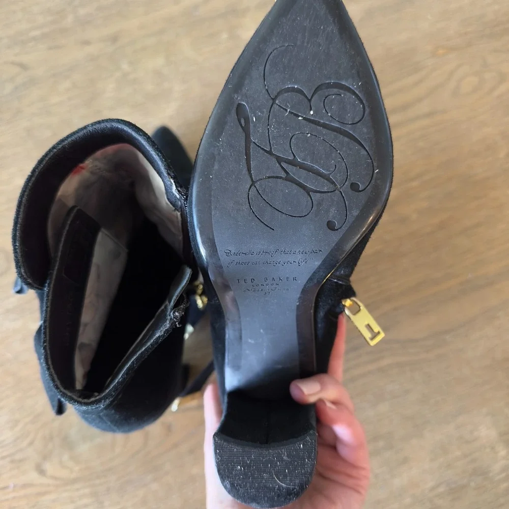 Ted Baker Sailly Suede Leather Black & Gold Ankle Boots-Bow Detail-Size US‎ 6